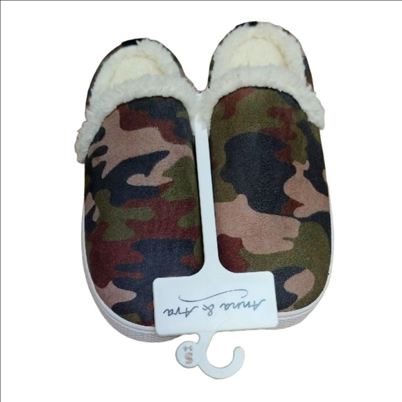 Anna & Ava Kids Camouflage Slippers Size 5/6 - Picture 1 of 2